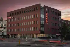 HAMPTON BY HILTON CENTER EAST